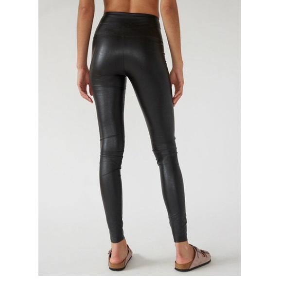 Aritzia High-waisted Vegan Leather legging - Picture 4 of 10